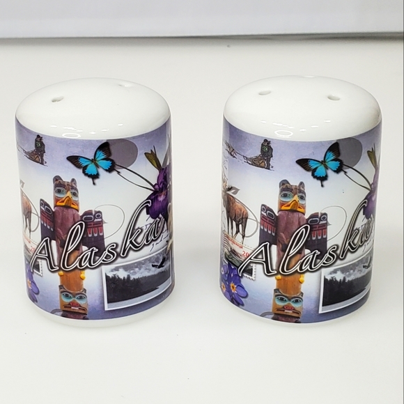 Alaska Salt and Pepper Shakers - Picture 1 of 15